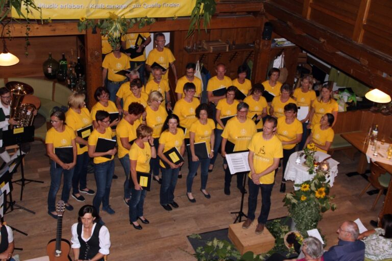 Mühlviertler Alm Klang Chor Foto vom 07.09.2021 bei der Pfarrkirche in Pierbach.