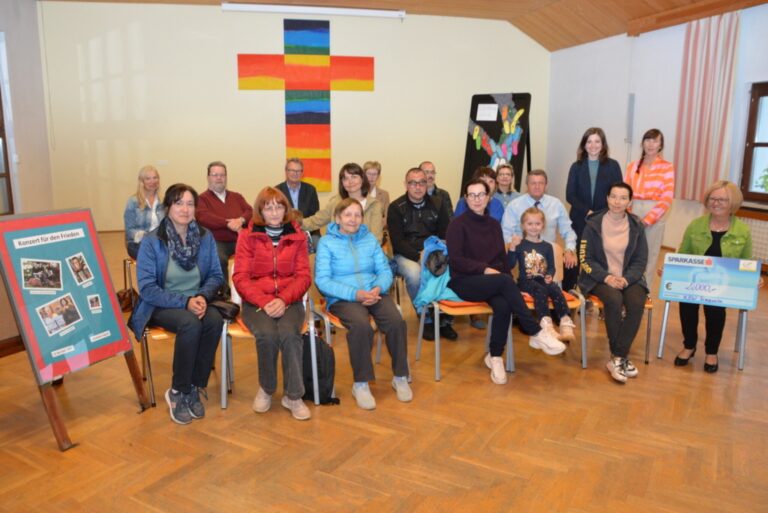 Benefizkonzert für den Frieden in der Ukraine am 22.05.2022 in der Pfarrkirche Tragwein mit dem Mühlviertler Alm Klang Saitenensemble.